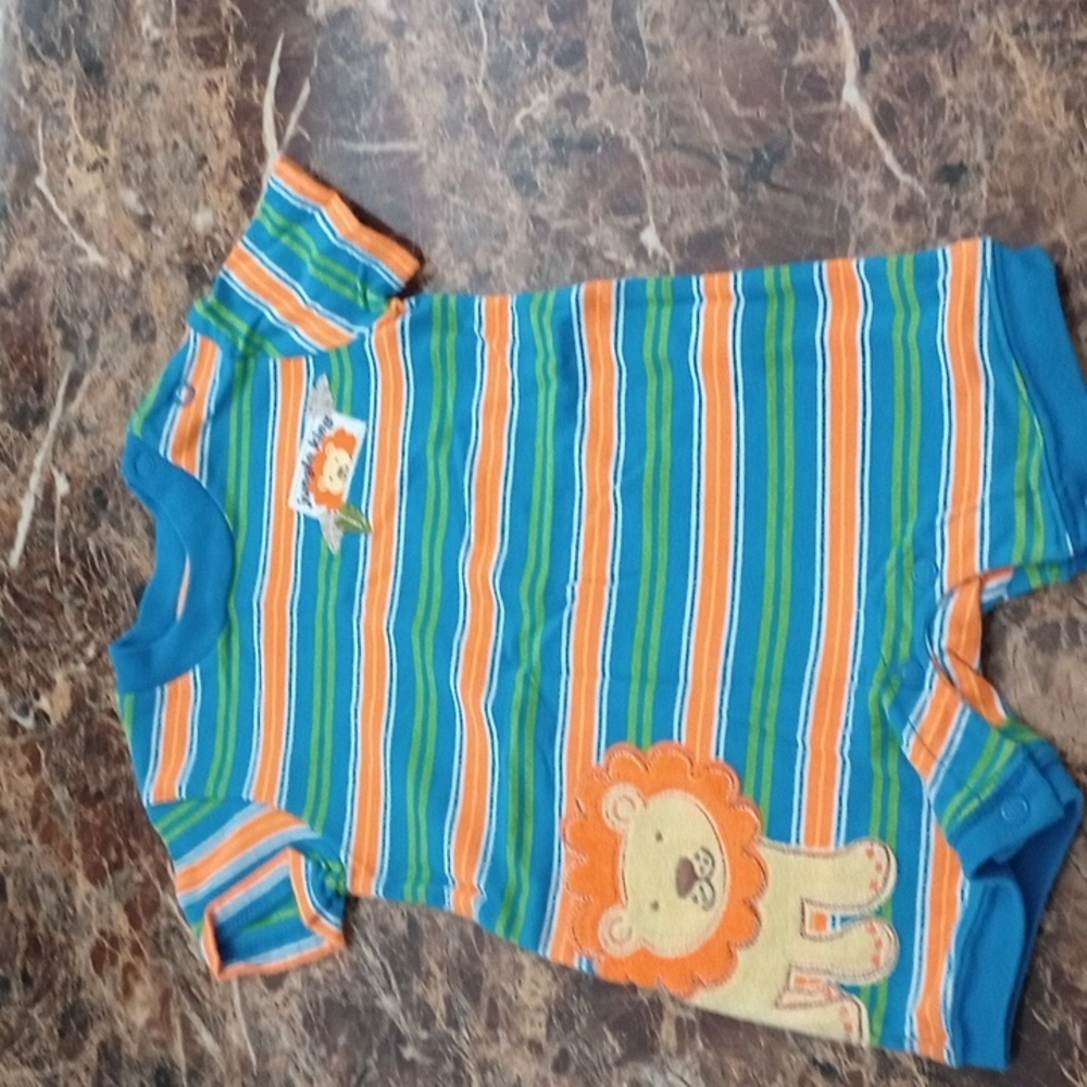 Baby onesies with a lion